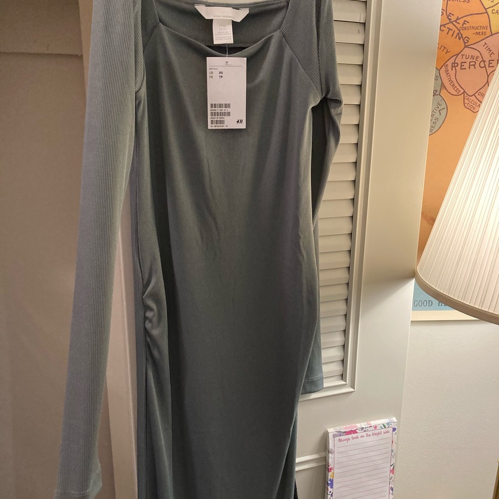 H&M long sleeve, ribbed green maternity dress
